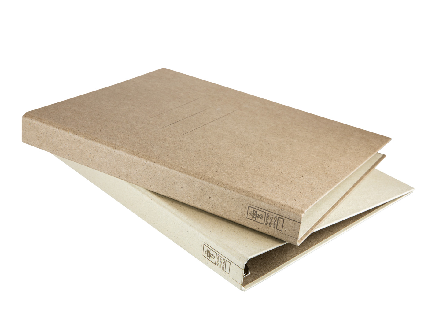 Das Fotoalbum „Augenblick“ ist in zwei Farbvarianten erhältlich: helles Gras-Papier oder dunkles Papier mit Silphie-Blumen-Anteil.