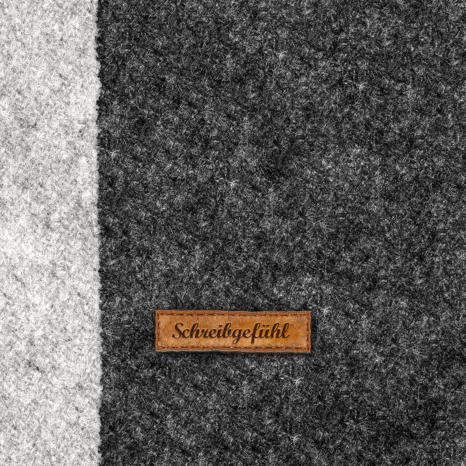 schreibgefuehl-motivordner-grobian-filz-optik-grau-detail-1
