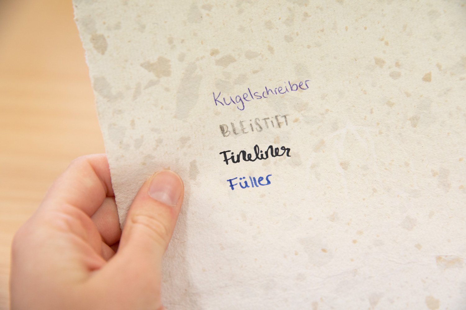 schreibgefuehl-buettenpapier-Vogelei-papeterie-handgeschoepft-beschrieben